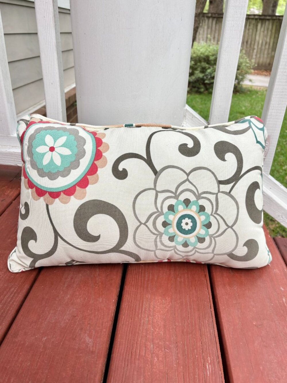 Pillow Perfect Outdoor Lumbar Throw Pillows Set of 2 Floral Scroll Pattern 18x11 - Picture 5 of 11